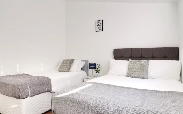 Skyvillion - Valley Way - 3bed House In Stevenage