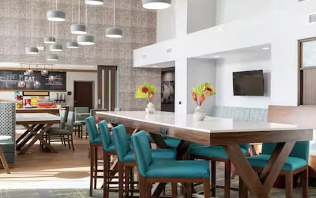 Hampton Inn By Hilton Santa Clarita-Valencia