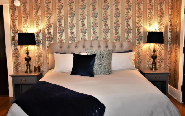 Grand Colonial B&B