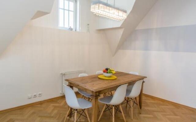 Luxury Apartment Maiselova