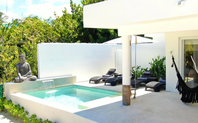 Casa en primera linea de playa con alberca