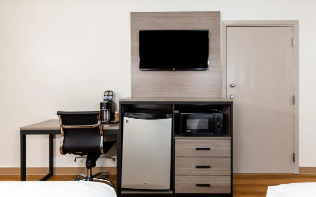 Best Western Camelot Inn