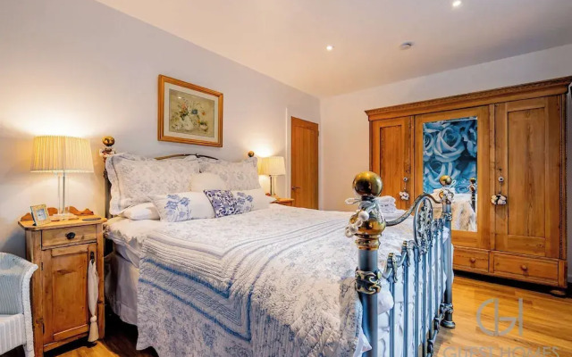Host Stay Little Highlands