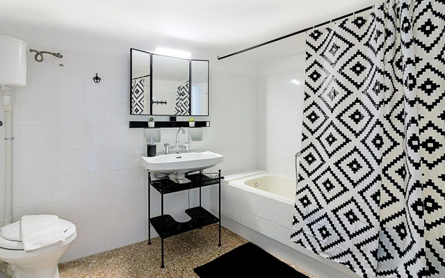 Hippy Decorated 2 Bedrooms Apartment