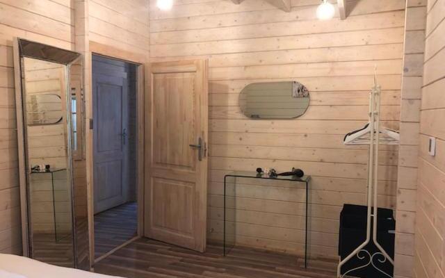 The Secret Cottage & Hideaway Caravan