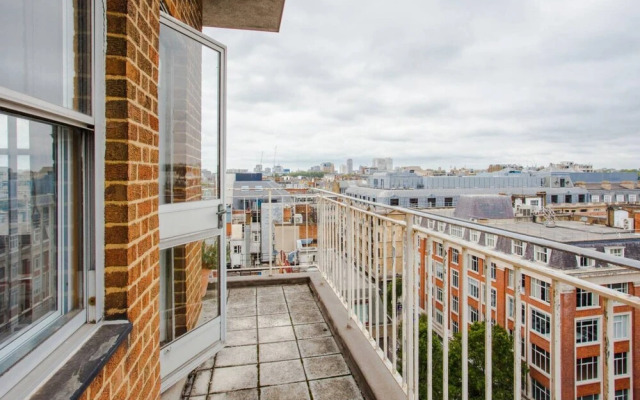 Fantastic Central Apartment With Balcony in Fitzrovia