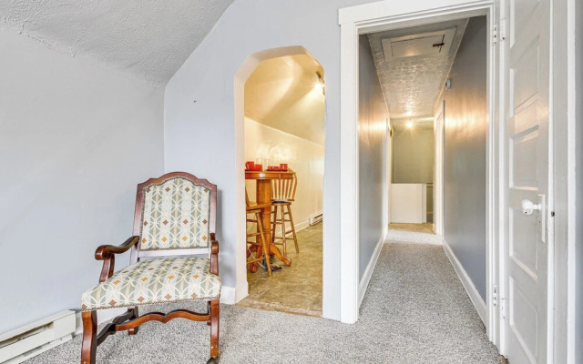 Pet-friendly Cincinnati Apt: 5 Mi to Downtown!