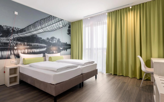 Super 8 by Wyndham Oberhausen am Centro