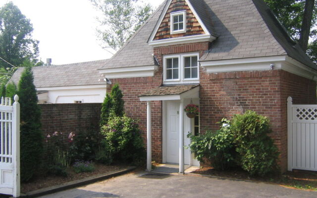 The Four Chimneys Inn