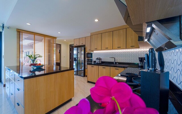 Luxury 5 Bedroom Villa nr to Beach - SRS