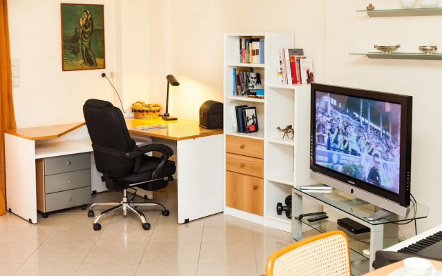 Spacious Apartment in Neos Kosmos
