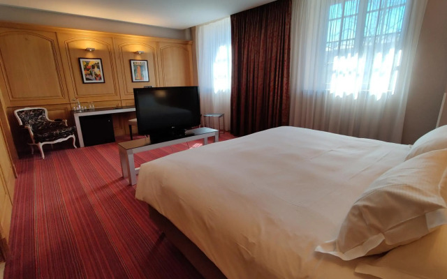Hotel de Bourgtheroulde, Autograph Collection