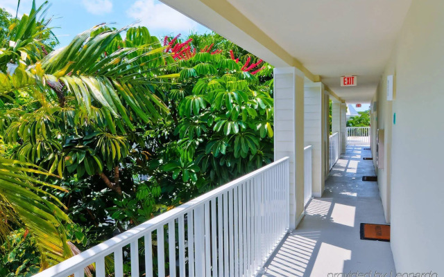 Silver Palms Inn