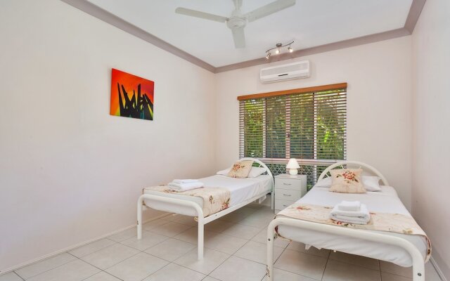 White Sapphire Holiday House