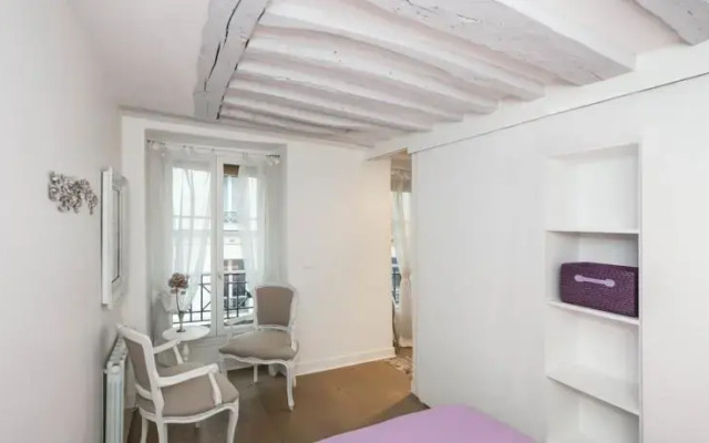 Sunny Marais Studio 303