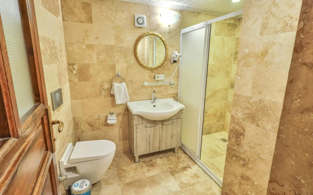 Bedrock Cave Hotel - Adults Only