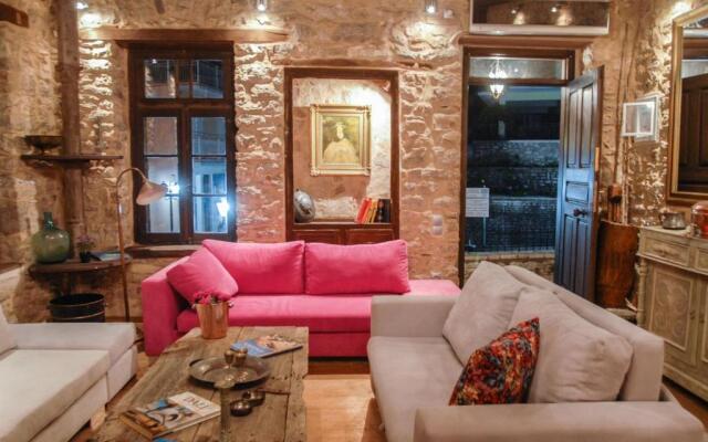 Dafni 65 · Antique Luxury Suite 65sq.m.