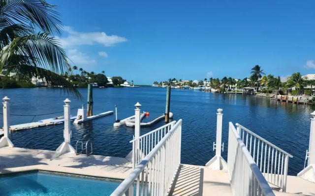 Palm Tree Cove Resort
