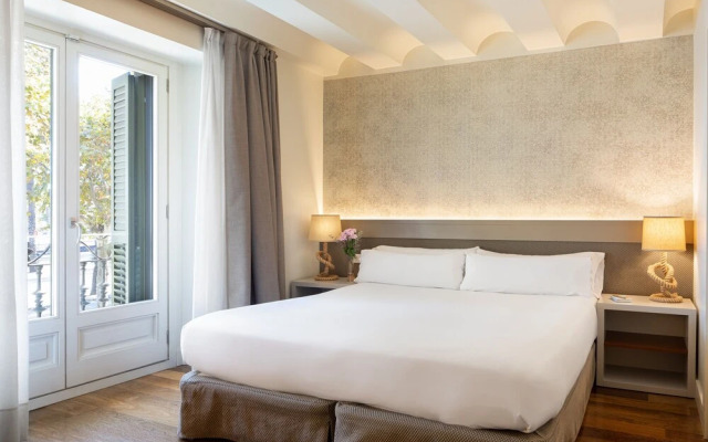 Duquesa Suites Landmark Hotel by Duquessa Hotel Collection