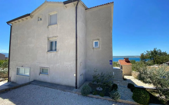 Apartments with a parking space Maslenica, Novigrad - 12636