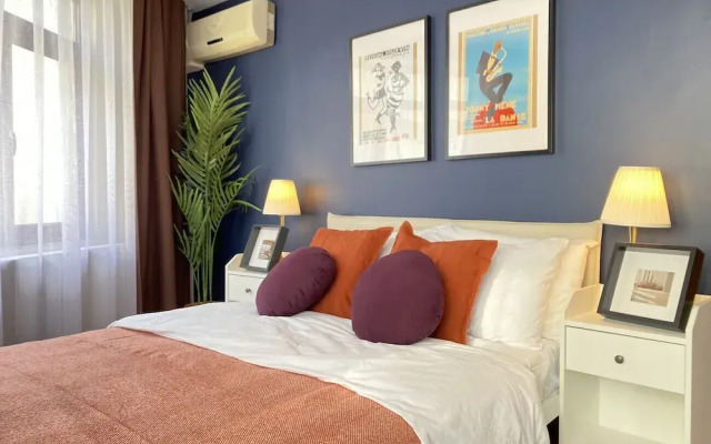 Central Flat With Balcony and Terrace in Sisli