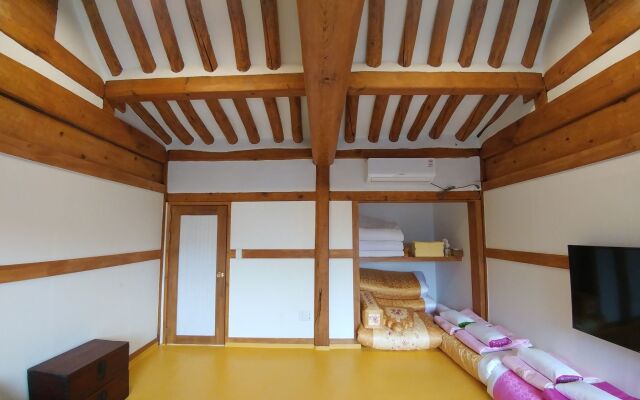 So Hyeon Dang Hanok Guesthouse