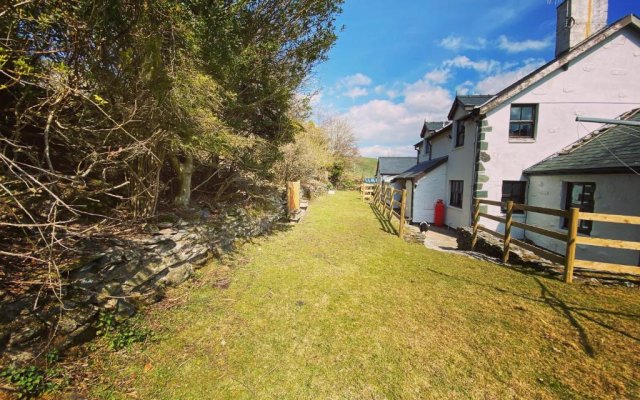 Beautiful secluded farmhouse with hot tub