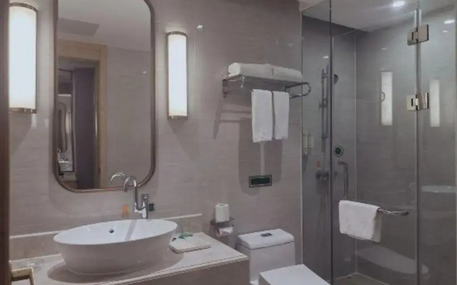 Vienna International Hotel (Foshan Eternal Love Xiqiao Mountain Scenic Area)