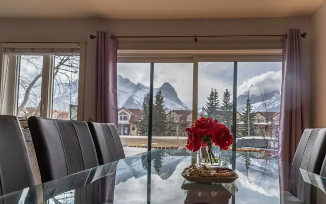 P1 - Private Hot Tub - 3 Bedroom Home - Mountain View