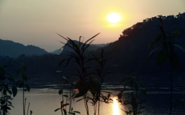 Sengmany Riverside Hotel