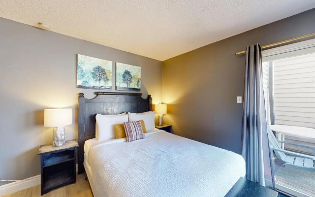 Lofted Rustic Chalet @ Blue Mountain