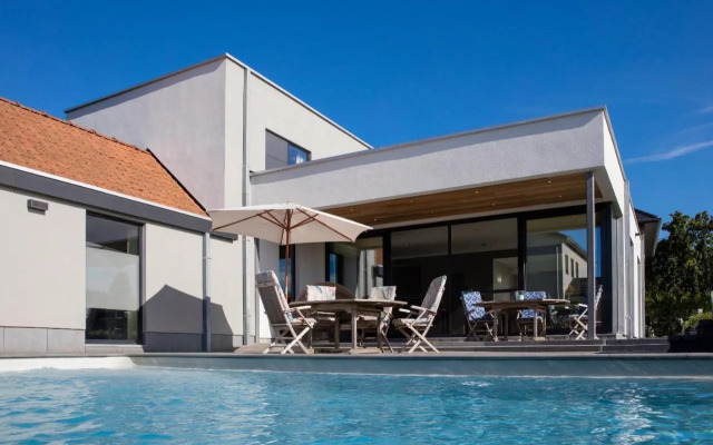 Villa 121