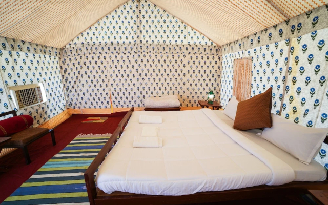 Rajwada Desert Camp by Park Tree