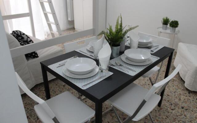 Home Hotel -  Anacreonte 7