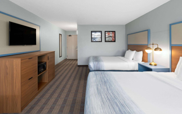 AmericInn by Wyndham North Branch