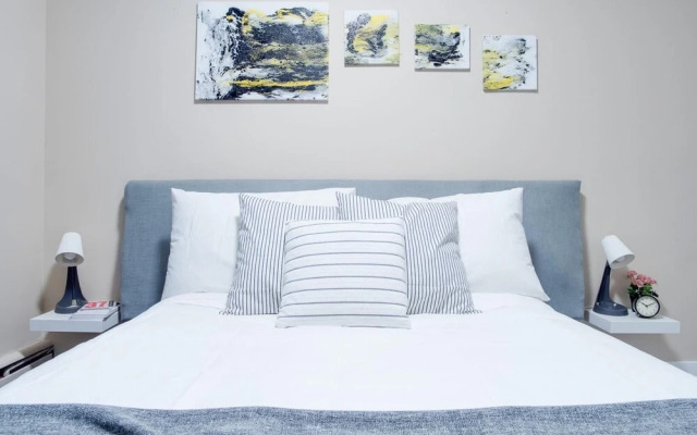 Gorgeous 2Br Condo w Parking Patio Coffee