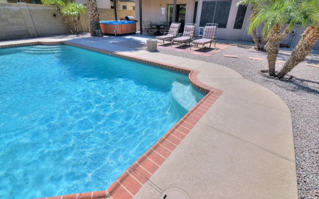 Backyard Playground! Golf Sport Court & Hot Tub!