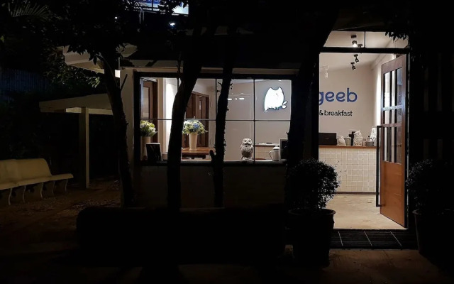 Ngeeb Bed & Breakfast