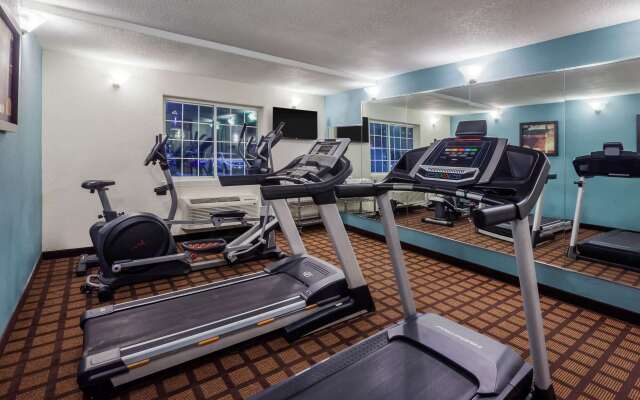 Super 8 by Wyndham Beaumont I-10 South/College St