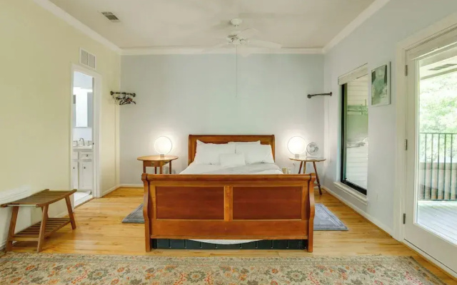 Near Nrg! Cozy + Private Houston Home w/ Garden