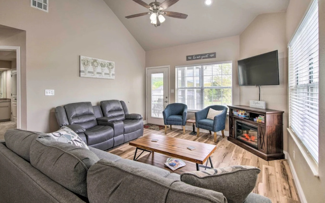 Cozy + Deluxe Branson Condo w/ Covered Balcony