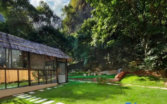 Yangshuo Rain Falls Forest homestay