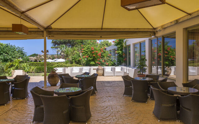 Ninos Grand Beach Resort
