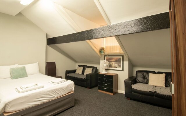 Contemporary Apartment in Manchester near Tram Station