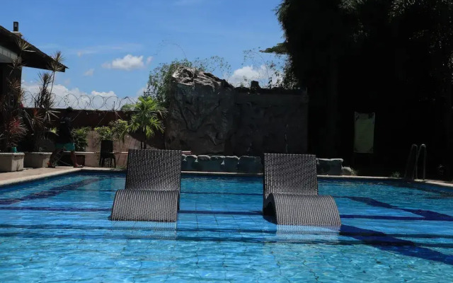 Sarojus Farmview Hotel