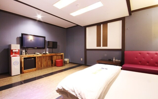 Daegu Dongdaegu Station Leaders