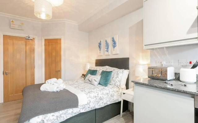 12 Helena Luxury Serviced Apartment