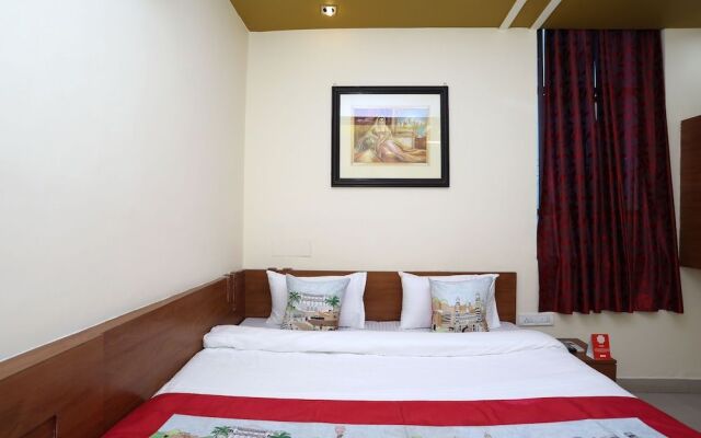 OYO 10413 Hotel Royal Plaza