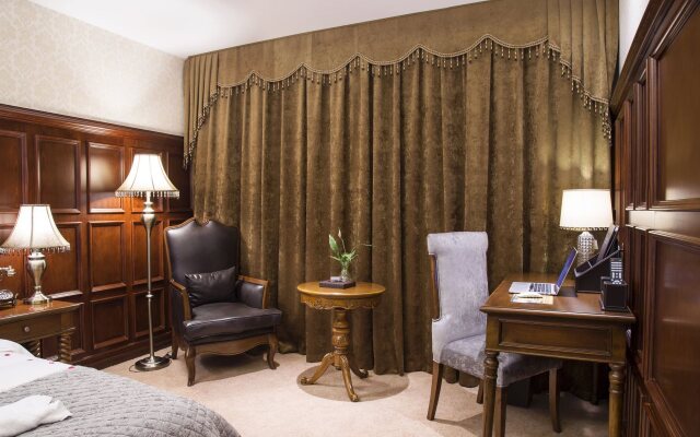 America's Best Inn& Suites
