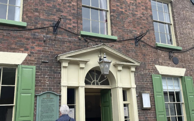 Tontine Hotel & Bar